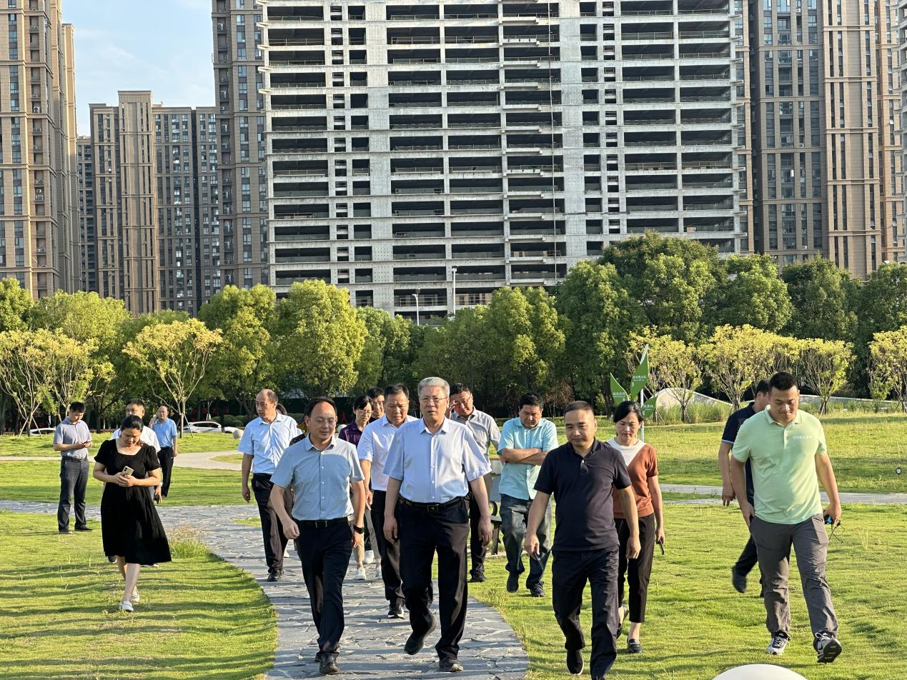 省人大調(diào)研組蒞臨信陽青年營地、新七大道泵站調(diào)研城市內(nèi)澇治理情況